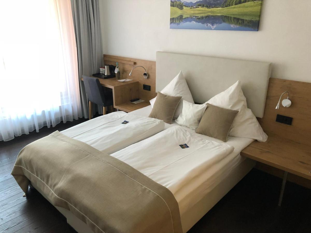 Hotel Zum Hirsch Wertingen Екстериор снимка