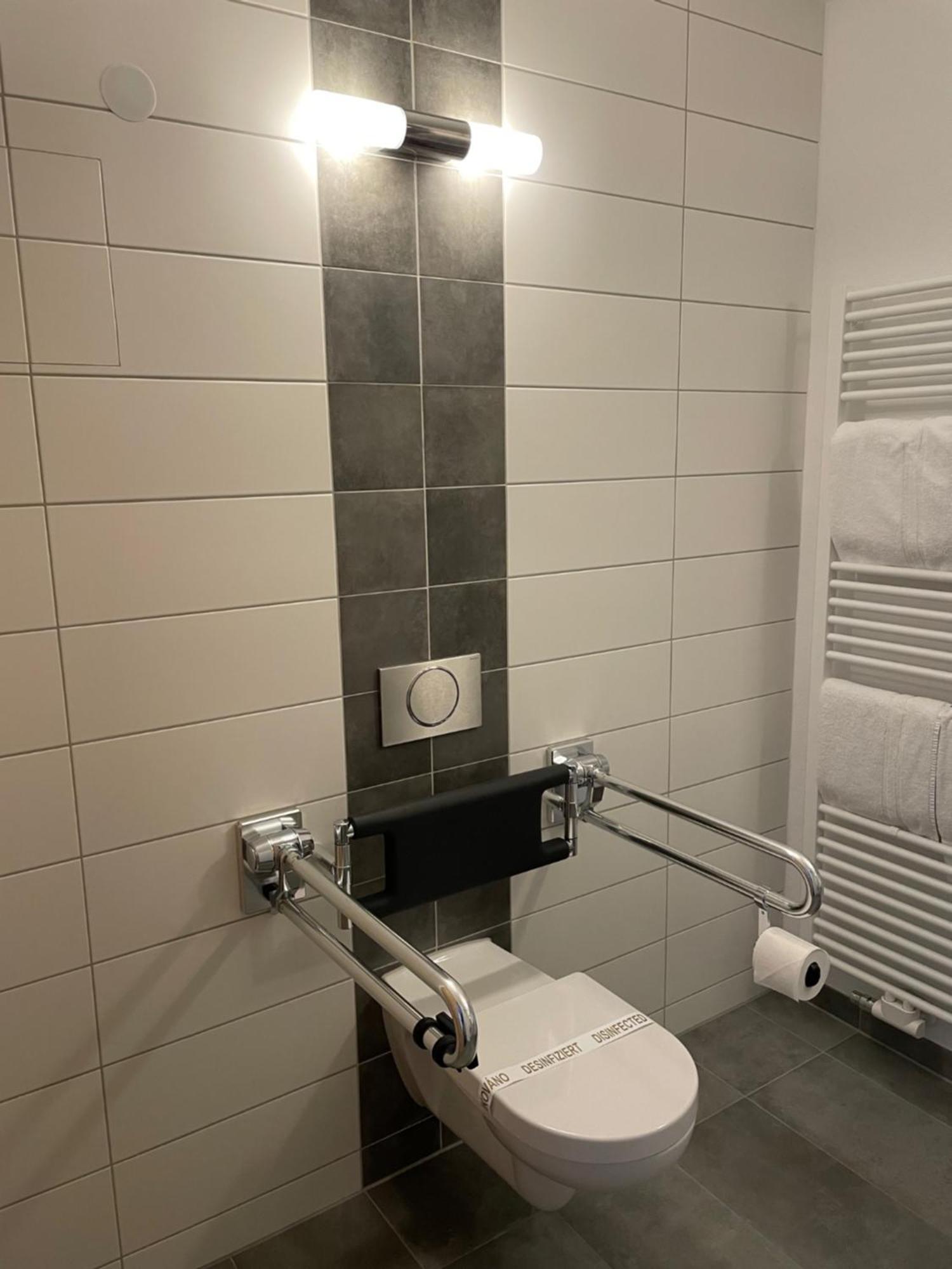 Hotel Zum Hirsch Wertingen Стая снимка