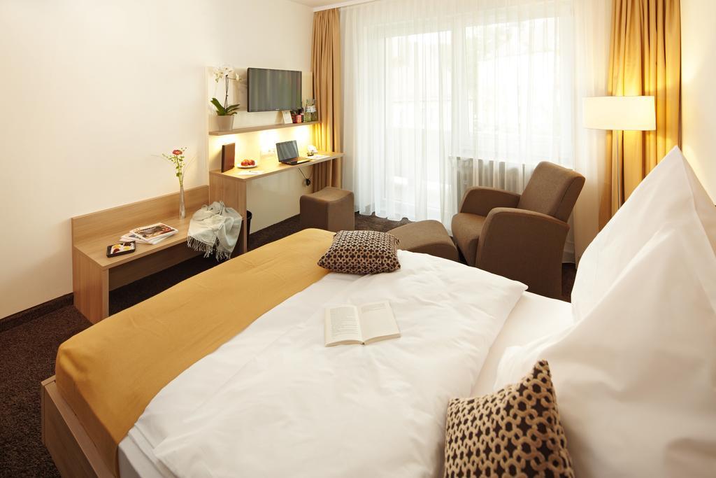 Hotel Zum Hirsch Wertingen Екстериор снимка