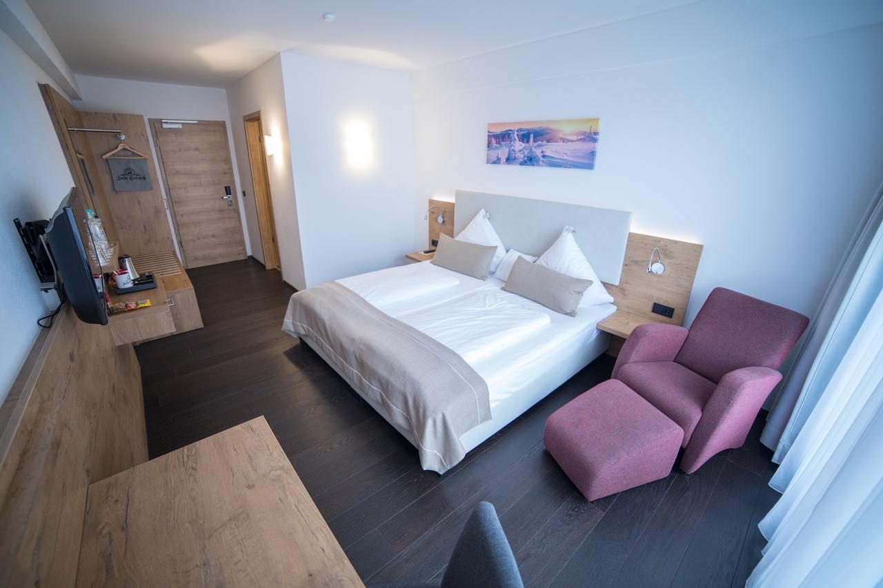 Hotel Zum Hirsch Wertingen Екстериор снимка