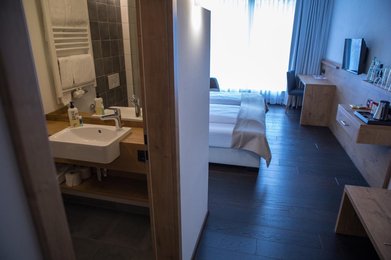 Hotel Zum Hirsch Wertingen Екстериор снимка