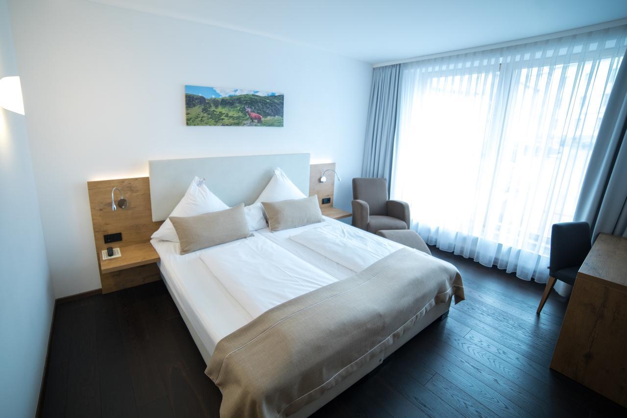 Hotel Zum Hirsch Wertingen Екстериор снимка