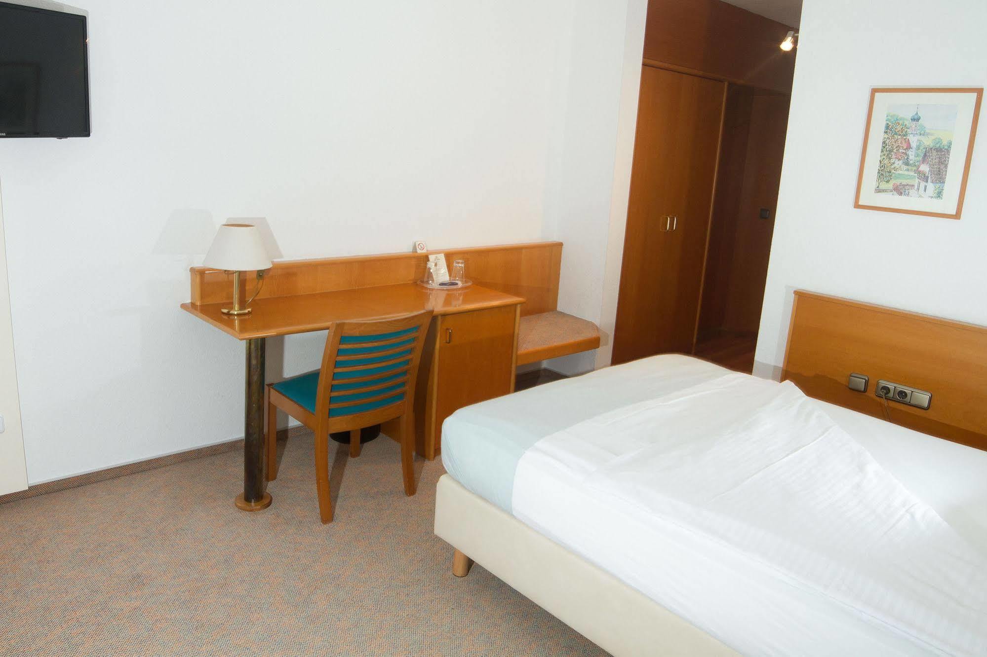 Hotel Zum Hirsch Wertingen Екстериор снимка