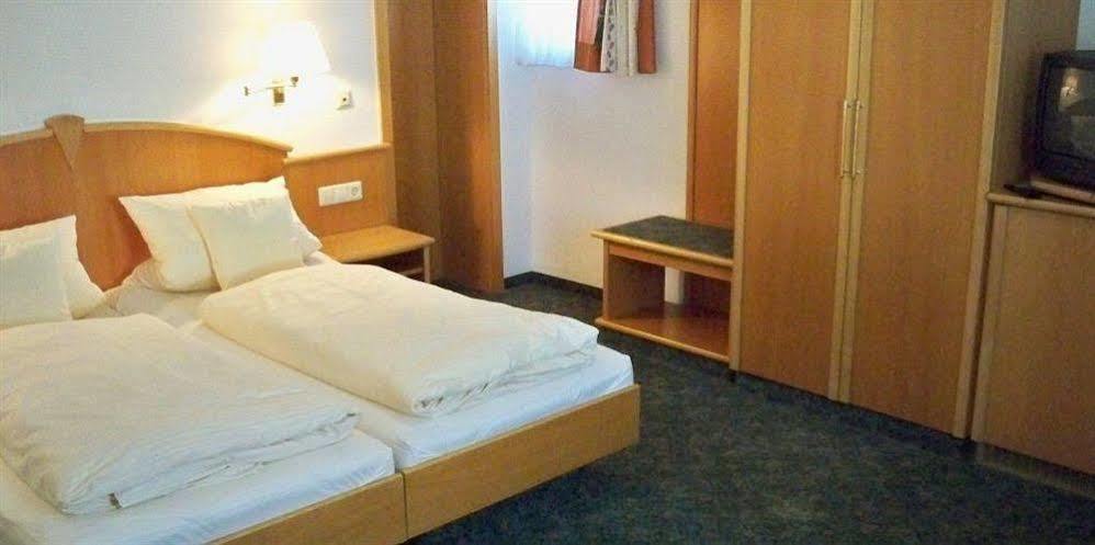 Hotel Zum Hirsch Wertingen Екстериор снимка