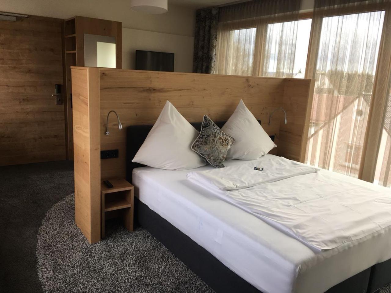 Hotel Zum Hirsch Wertingen Екстериор снимка
